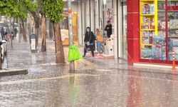 Ankara'da Ceviz Büyüklüğünde Dolu Yağdı