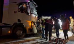 Sivas’ta Tır ile Pikap Kafa Kafaya Çarpıştı: 1 Ölü