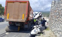 Silifke’de Kamyon Kontrolden Çıktı: 13 Motosiklet, 2 Otomobil Zarar Gördü