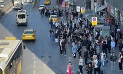 İstanbul’da Özel Halk Otobüsleri Kontak Kapattı, Duraklarda Yoğunluk Yaşandı