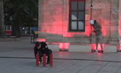 Bursalılara iftar ve sahuru ses bombası ile haber veriyorlar