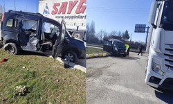 Tır ile otomobil çarpıştı: 2 yaralı
