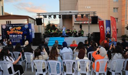 Grup Şantiye, 19 Mayıs Gençlik Konseri’nde coşku dolu performans sergiledi