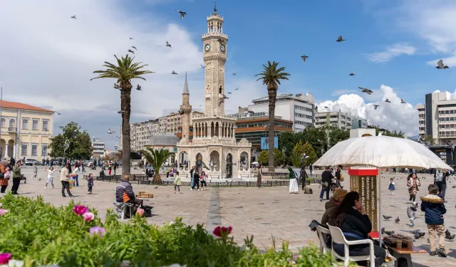 İzmir'de Koku Tepkisi: “10 Yıldır Değişmeyen Lağım Kokusu”