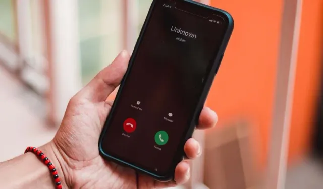 Telefonunuz Dinleniyor Olabilir! İşte Anlamanın 7 Yolu