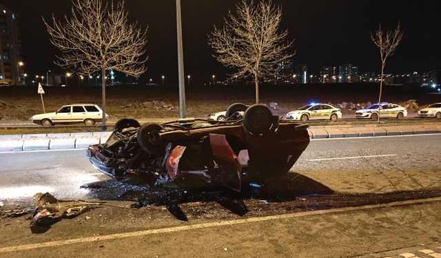 Kontrolden çıkan otomobil ters döndü: 4 yaralı