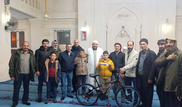 Çermik'te başarılı öğrencilere bisiklet ve akıllı saat hediye edildi