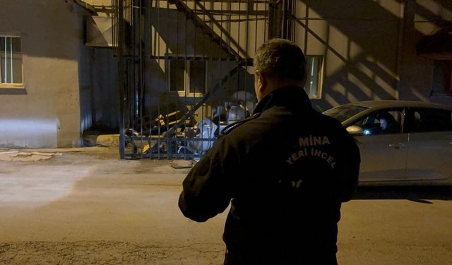 Tabancayla uğraşırken kendini vurdu, silahı yangın merdivenine sakladı