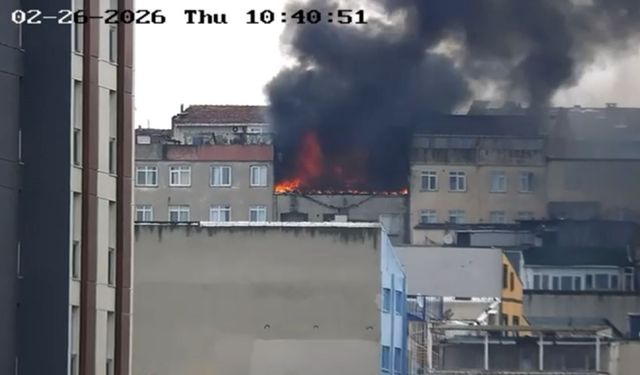 6 katlı binadan alevler yükseldi