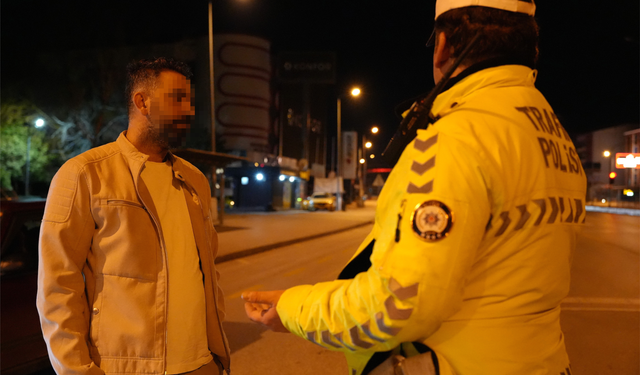 Alkollü yakalandı, polisle pazarlık yapmaya çalıştı; "Sen memursun, sen devlet adamısın, bir abilik bir babalık yap"