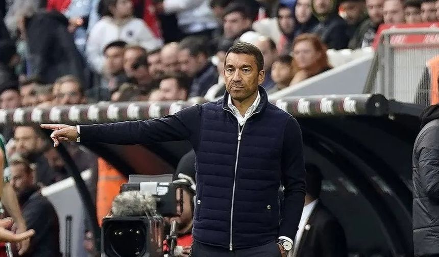 Van Bronckhorst Süper Lig’de İlk Derbisine Çıkacak