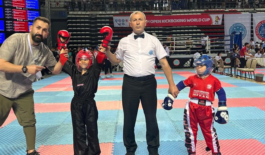 Yozgatlı Semanur Erdem, Dünya Kickboks Şampiyonası’nda 3’üncülükle Gururlandırdı