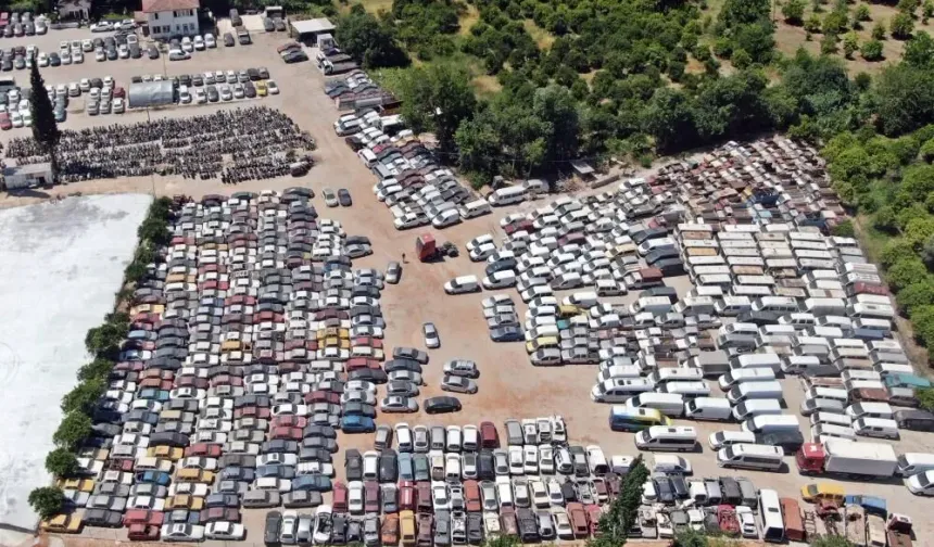 Yediemin Otoparkları Araç Mezarlığına Döndü: 25 Yıldır Bekleyen Araçlar Var