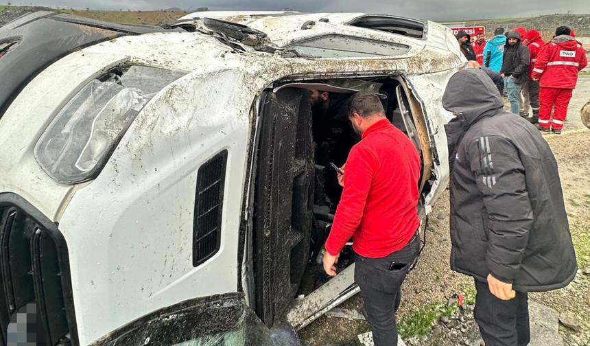 İşçileri taşıyan servis kaza yaptı: 9 yaralı