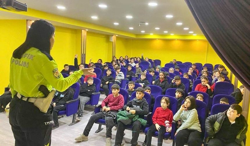 Bilecik'te "Trafik Dedektifleri Projesi" kapsamında öğrencilere eğitim