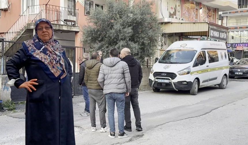 Yaşlı kadını altınları için darp edip, ağır yaraladılar