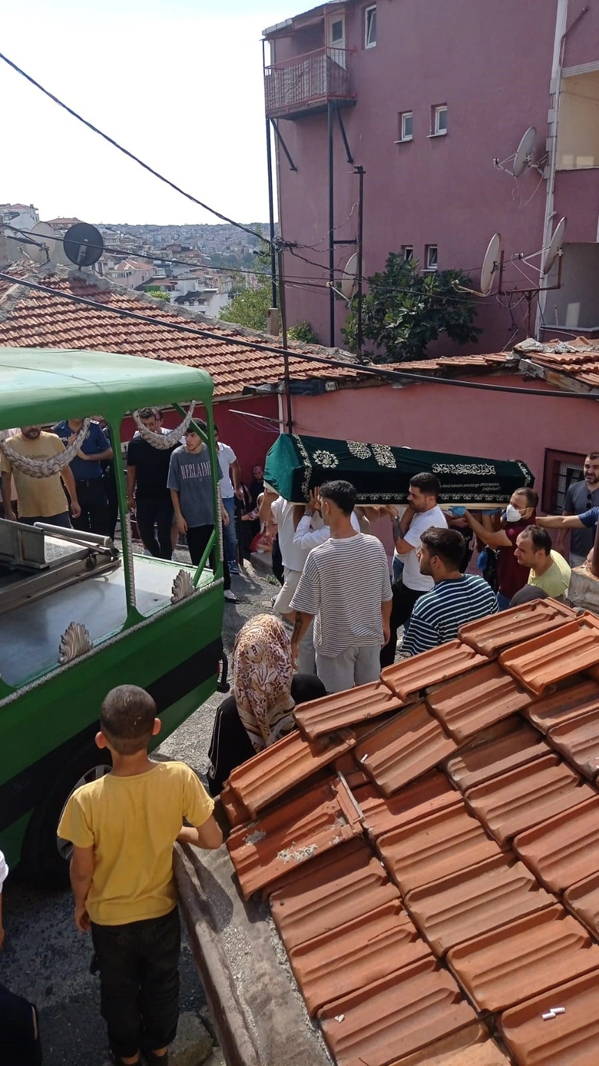 Istanbul Beyoglunda Annesini Oldu 4Hwr